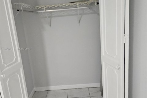 Copropriété à louer à Pembroke Pines, Floride: 2 chambres, 81.75 m2 № 1989086 - photo 9