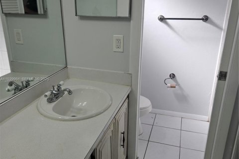 Copropriété à louer à Pembroke Pines, Floride: 2 chambres, 81.75 m2 № 1989086 - photo 12