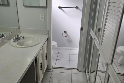 Copropriété à louer à Pembroke Pines, Floride: 2 chambres, 81.75 m2 № 1989086 - photo 11