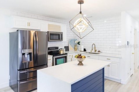 Villa ou maison à vendre à Tampa, Floride: 3 chambres, 104.98 m2 № 2208273 - photo 6
