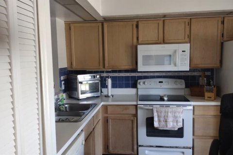 Condo in Orlando, Florida, 2 bedrooms  № 2196723 - photo 9