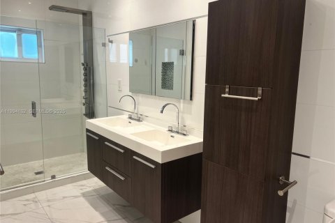 Снять в аренду виллу или дом в Майами, Флорида 5 спален, 203.36м2, № 2060571 - фото 18