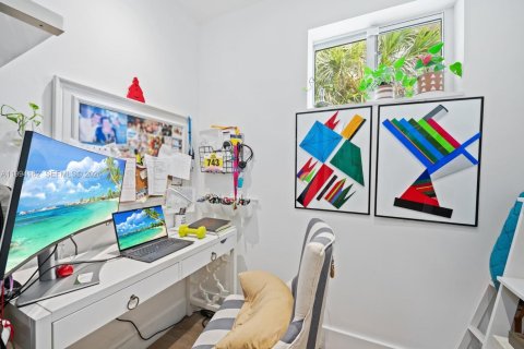 Снять в аренду виллу или дом в Майами, Флорида 5 спален, 203.36м2, № 2060571 - фото 9