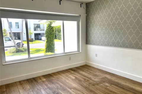 Снять в аренду виллу или дом в Майами, Флорида 5 спален, 203.36м2, № 2060571 - фото 19