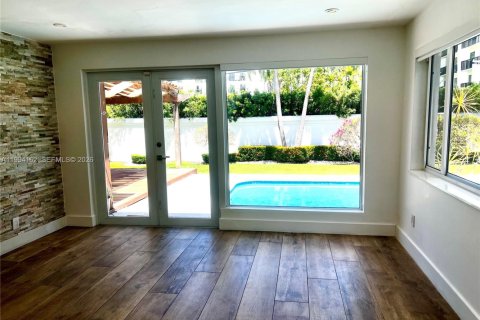 Снять в аренду виллу или дом в Майами, Флорида 5 спален, 203.36м2, № 2060571 - фото 14