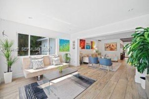 Снять в аренду виллу или дом в Майами, Флорида 5 спален, 203.36м2, № 2060571 - фото 13