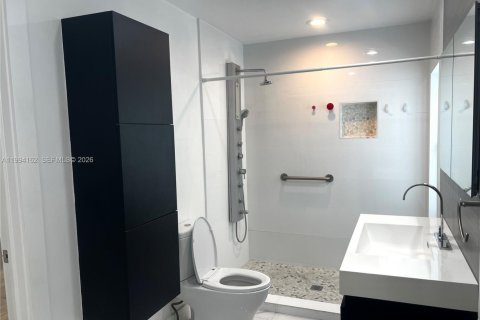 Снять в аренду виллу или дом в Майами, Флорида 5 спален, 203.36м2, № 2060571 - фото 16