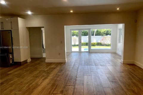 Снять в аренду виллу или дом в Майами, Флорида 5 спален, 203.36м2, № 2060571 - фото 15