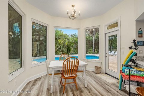 House in Merrit Island, Florida 4 bedrooms, 284.28 sq.m. № 1399399 - photo 21