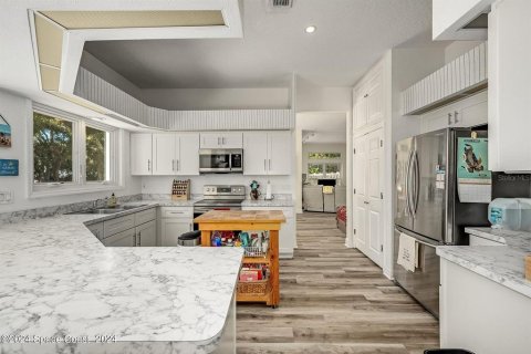 House in Merrit Island, Florida 4 bedrooms, 284.28 sq.m. № 1399399 - photo 18