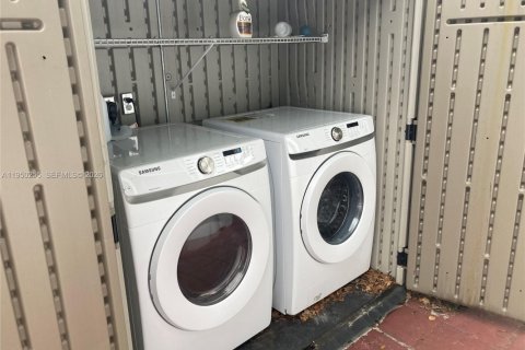 Снять в аренду виллу или дом в Холливуд, Флорида 4 спальни, 160.54м2, № 2005781 - фото 16