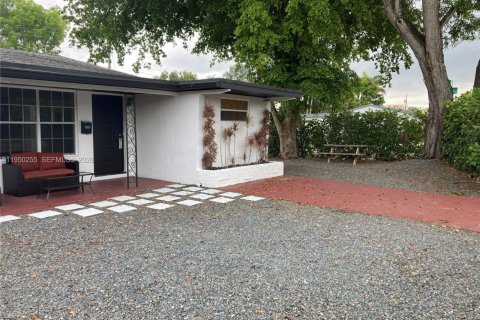 Снять в аренду виллу или дом в Холливуд, Флорида 4 спальни, 160.54м2, № 2005781 - фото 2