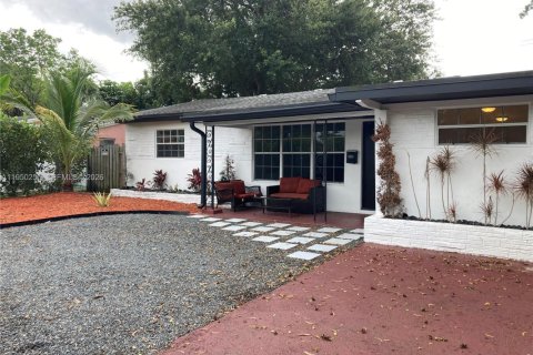 Дом в Холливуд, Флорида 4 спальни, 160.54м2 № 2005781