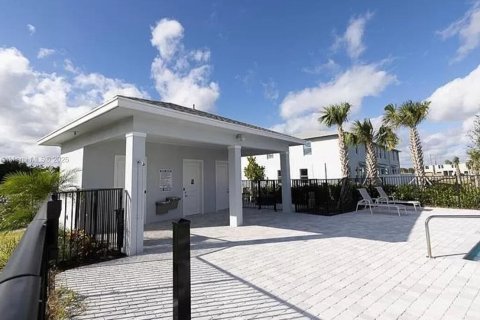 Townhouse in Mangonia Park, Florida 3 bedrooms, 135.08 sq.m. № 1937392 - photo 30