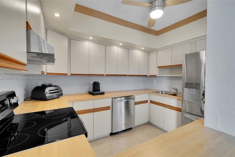 Copropriété à vendre à Hallandale Beach, Floride: 2 chambres, 92.9 m2 № 1970276 - photo 16