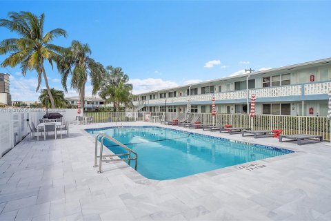 Copropriété à vendre à Hallandale Beach, Floride: 2 chambres, 92.9 m2 № 1970276 - photo 4