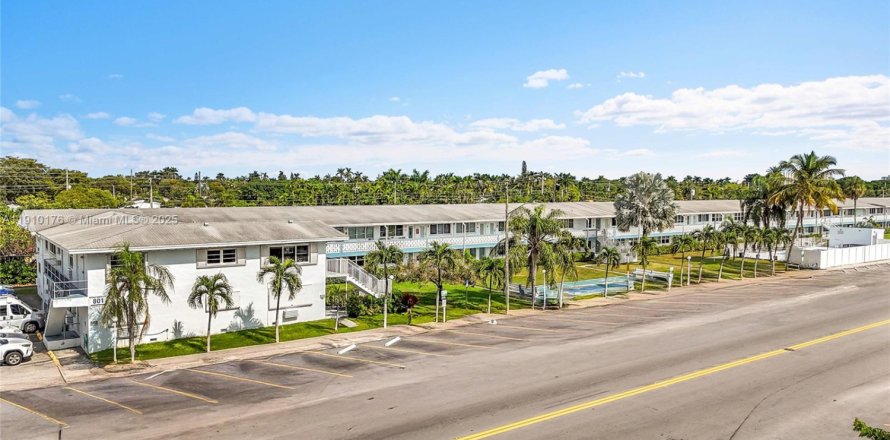 Condo à Hallandale Beach, Floride, 2 chambres  № 1970276
