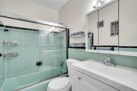 Copropriété à vendre à Hallandale Beach, Floride: 2 chambres, 92.9 m2 № 1970276 - photo 18