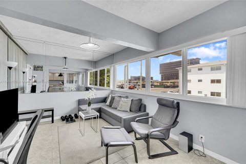 Copropriété à vendre à Hallandale Beach, Floride: 2 chambres, 92.9 m2 № 1970276 - photo 11