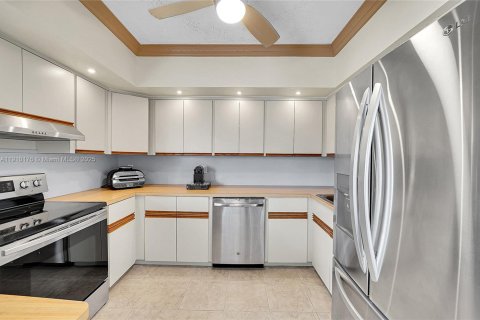 Copropriété à vendre à Hallandale Beach, Floride: 2 chambres, 92.9 m2 № 1970276 - photo 15