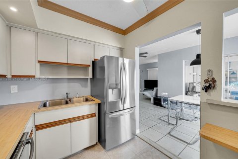 Copropriété à vendre à Hallandale Beach, Floride: 2 chambres, 92.9 m2 № 1970276 - photo 17