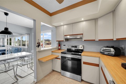 Copropriété à vendre à Hallandale Beach, Floride: 2 chambres, 92.9 m2 № 1970276 - photo 14