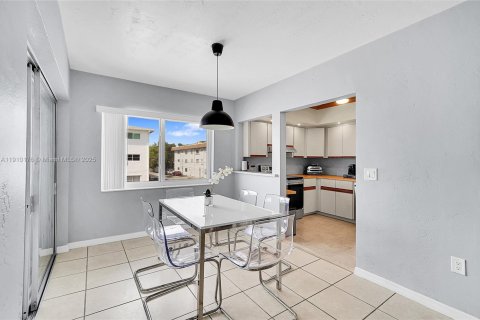 Copropriété à vendre à Hallandale Beach, Floride: 2 chambres, 92.9 m2 № 1970276 - photo 8