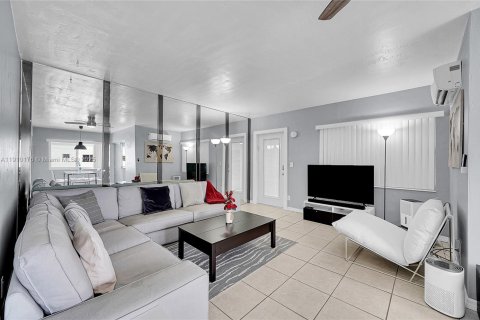 Copropriété à vendre à Hallandale Beach, Floride: 2 chambres, 92.9 m2 № 1970276 - photo 7