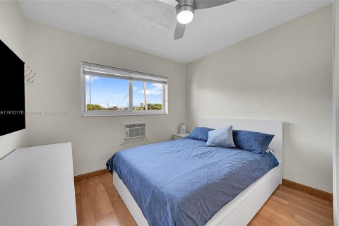 Copropriété à vendre à Hallandale Beach, Floride: 2 chambres, 92.9 m2 № 1970276 - photo 19