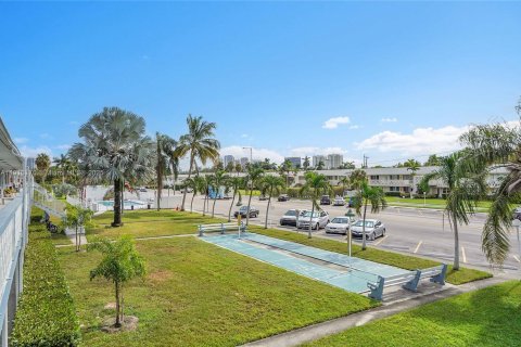 Copropriété à vendre à Hallandale Beach, Floride: 2 chambres, 92.9 m2 № 1970276 - photo 3