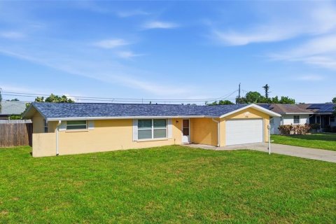 House in Venice, Florida 2 bedrooms, 126.72 sq.m. № 2333975