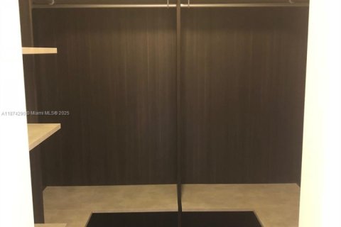 Condominio en venta en Miami, Florida, 1 dormitorio, 77.85 m2 № 1980142 - foto 10