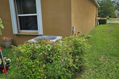 Villa ou maison à vendre à Port St. Lucie, Floride: 3 chambres, 141.68 m2 № 2268169 - photo 13