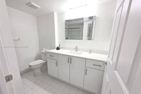 Condo in Davie, Florida, 2 bedrooms  № 1827532 - photo 13