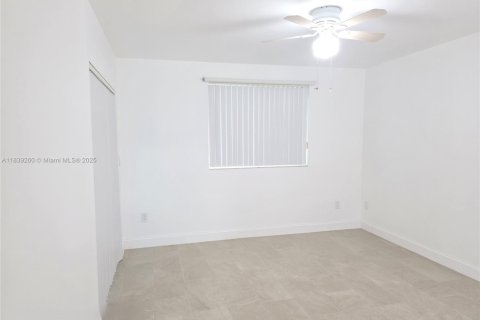 Condo in Davie, Florida, 2 bedrooms  № 1827532 - photo 22