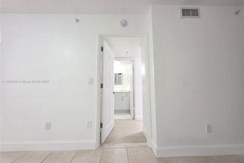 Condo in Davie, Florida, 2 bedrooms  № 1827532 - photo 12