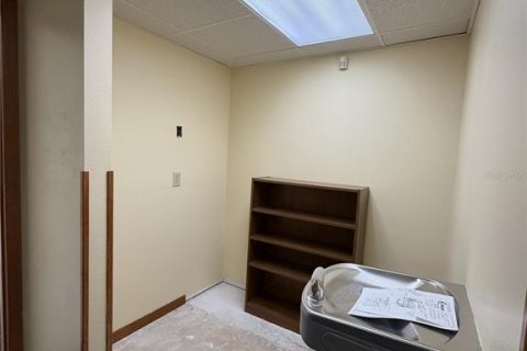 Propiedad comercial en venta en Kissimmee, Florida, 173.54 m2 № 2132275 - foto 18