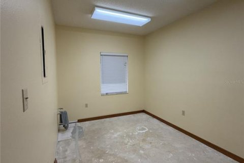 Propiedad comercial en venta en Kissimmee, Florida, 173.54 m2 № 2132275 - foto 19