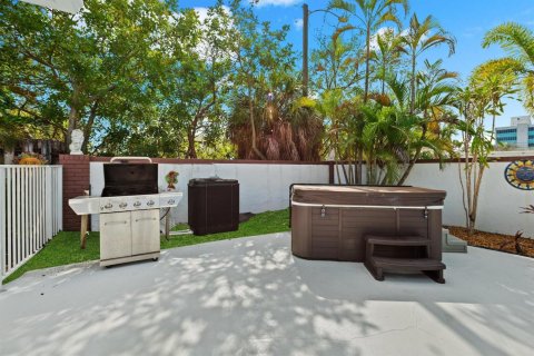 Townhouse in Fort Lauderdale, Florida 3 bedrooms, 167.22 sq.m. № 2191500 - photo 7