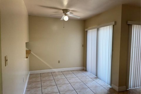 Adosado en venta en Kissimmee, Florida, 2 dormitorios, 96.43 m2 № 1796907 - foto 4