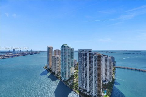 Condo in Miami, Florida, 4 bedrooms  № 2053985 - photo 2