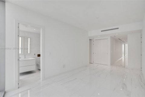 Condo in Miami, Florida, 4 bedrooms  № 2053985 - photo 20