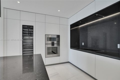 Condo in Miami, Florida, 4 bedrooms  № 2053985 - photo 21
