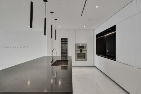Condo in Miami, Florida, 4 bedrooms  № 2053985 - photo 22