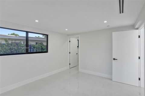 Villa ou maison à louer à North Miami Beach, Floride: 5 chambres, 193.61 m2 № 1979558 - photo 26