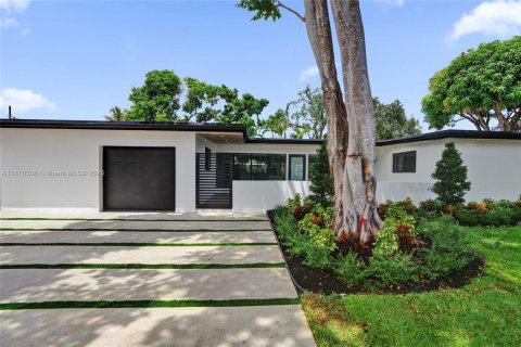 Villa ou maison à North Miami Beach, Floride 5 chambres, 193.61 m2 № 1979558