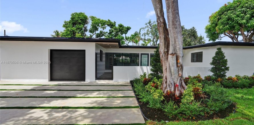Villa ou maison à North Miami Beach, Floride 5 chambres, 193.61 m2 № 1979558