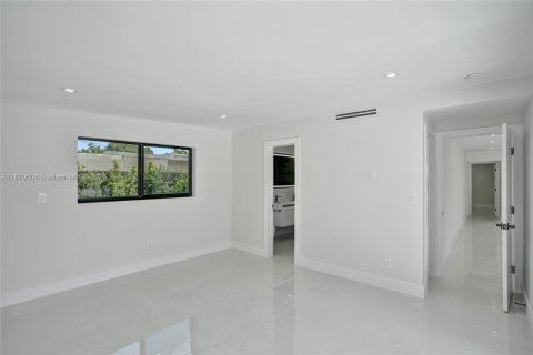 Villa ou maison à louer à North Miami Beach, Floride: 5 chambres, 193.61 m2 № 1979558 - photo 28