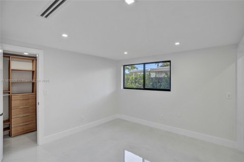 Villa ou maison à louer à North Miami Beach, Floride: 5 chambres, 193.61 m2 № 1979558 - photo 23