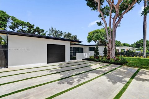 Villa ou maison à louer à North Miami Beach, Floride: 5 chambres, 193.61 m2 № 1979558 - photo 3